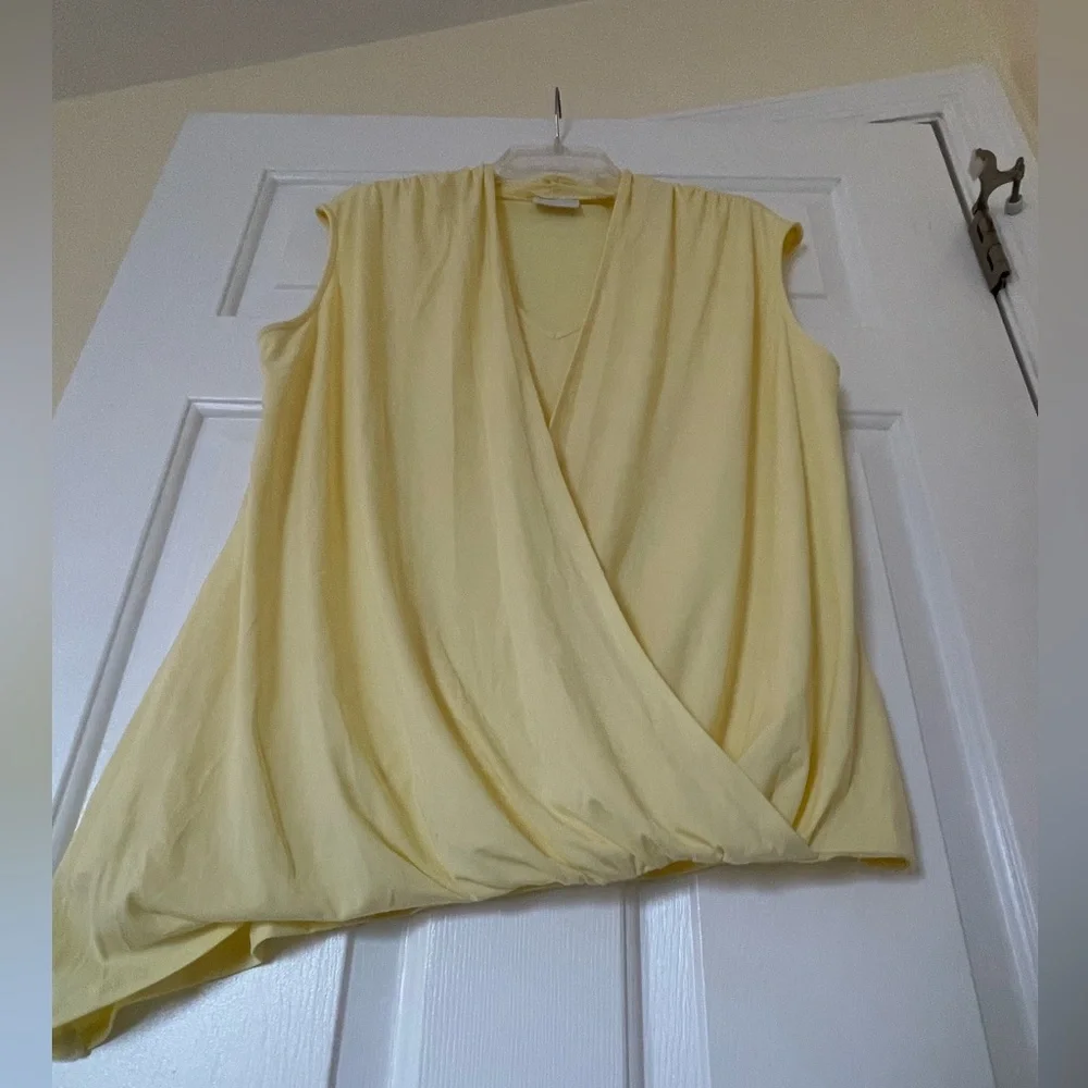 New York and Company size large yellow top - Picture 5 of 7